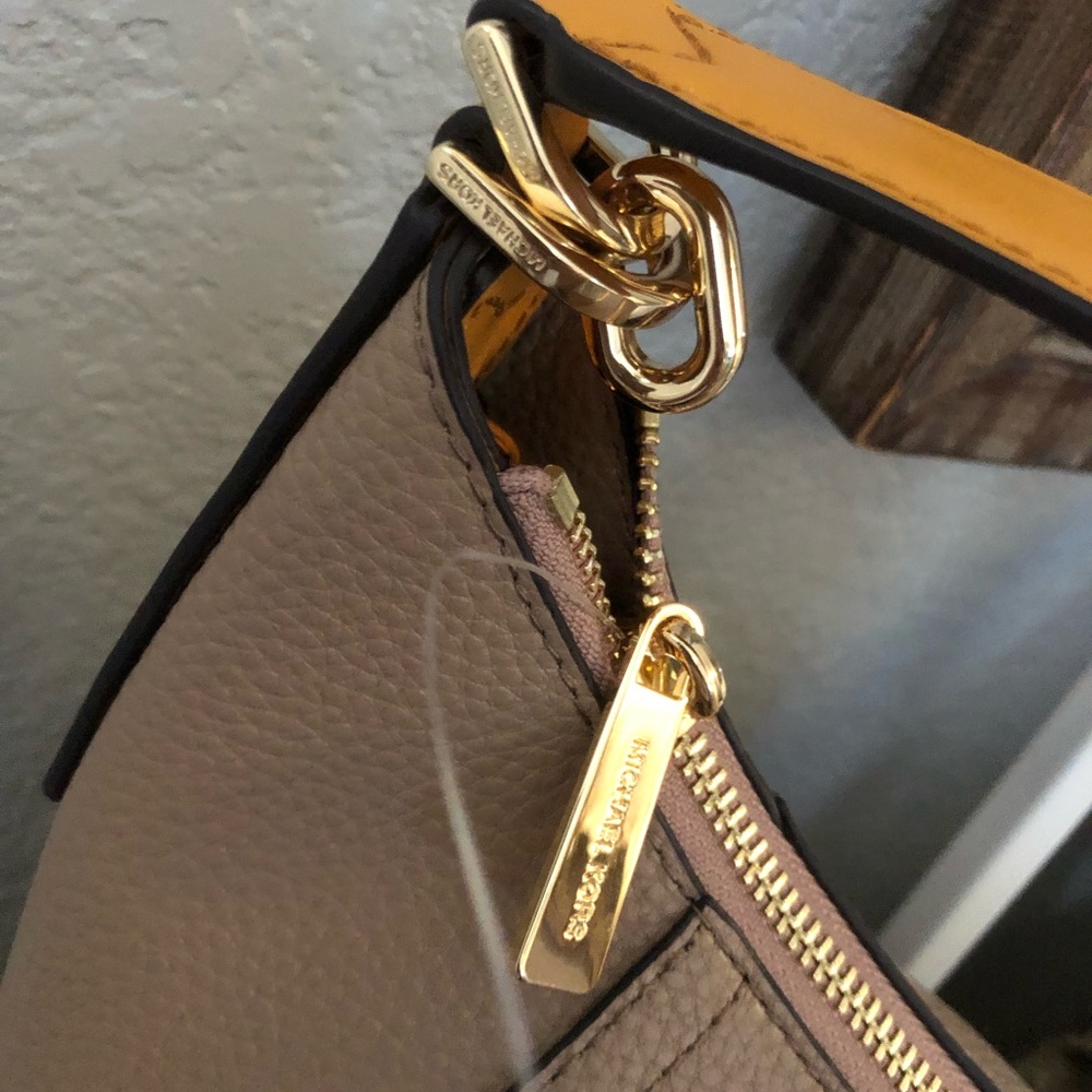 Mk Kimberly Bag - clutch and wallet 😍😍 - Picture 7 of 8